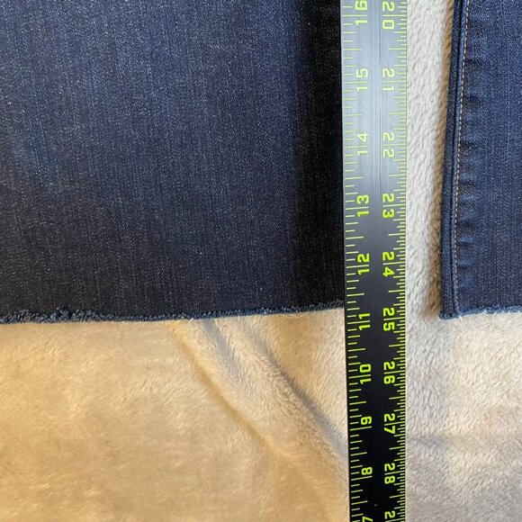 Madewell Womans Jeans Size 27 Flea Market Flare Dark Wash Raw Hem - Picture 6 of 16